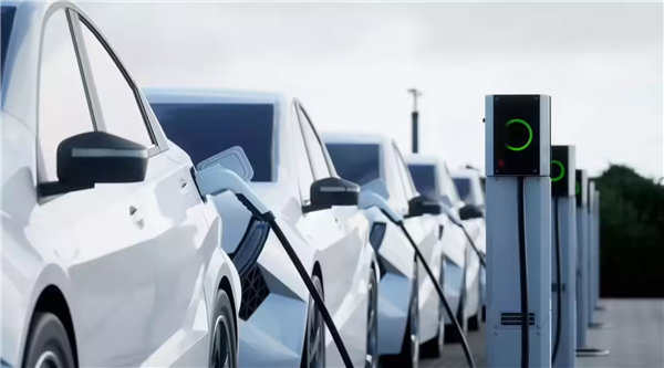 欧盟拟放弃2035年燃油车禁令 只因“卷”不过特斯拉和比亚迪