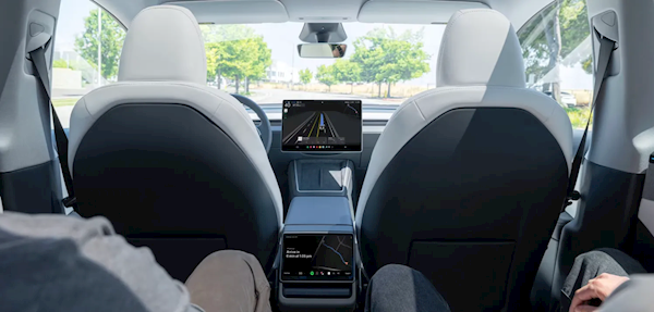 官方数据揭露：特斯拉Robotaxi事故率 是人类驾驶员的9倍