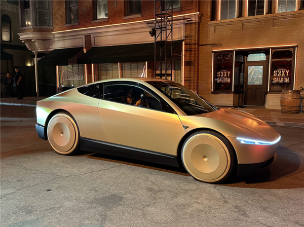 彻底取消方向盘！特斯拉Cybercab量产版启动公开道路测试