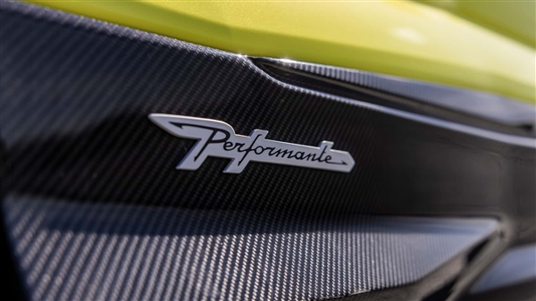4.0T双涡轮V8插混动力！兰博基尼Urus SE Performante官图发布