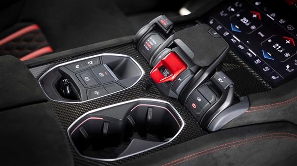 4.0T双涡轮V8插混动力！兰博基尼Urus SE Performante官图发布