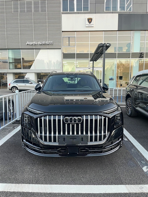 奥迪史上最大SUV!全新旗舰Q9实车国内现身:前脸或成大槽点