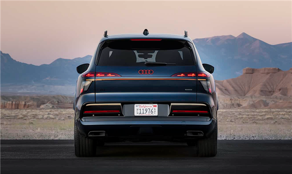 奥迪史上最大SUV!全新旗舰Q9实车国内现身:前脸或成大槽点