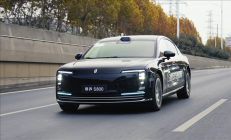 媒体发布“智驾战力天梯榜”：华为系倒数第一 尊界S800只拿5分