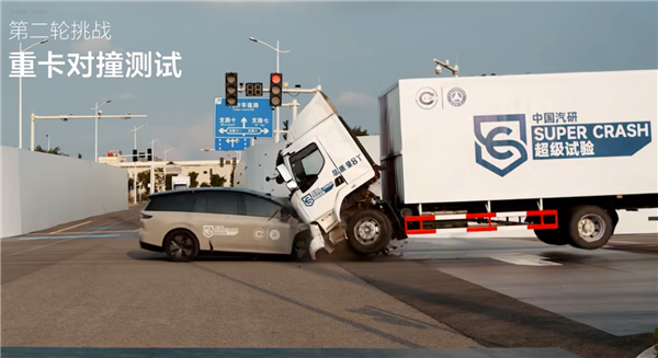 意想不到的展开!理想发布会展示i8撞坏8吨乘龙卡车:后者法务已介入