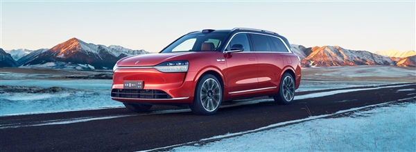 余承东在新疆偶遇多位鸿蒙智行车主：不少人开着辅助驾驶