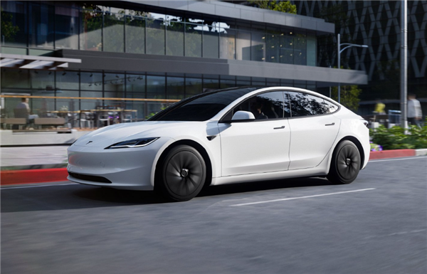 外观、配置全公布！特斯拉正式发布廉价版Model 3/Y 铁粉吐槽：价格太失望了