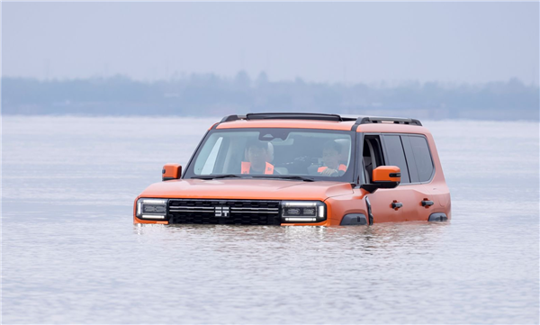 全球首款横渡长江的车来了！捷途纵横G700上市：30.49万起