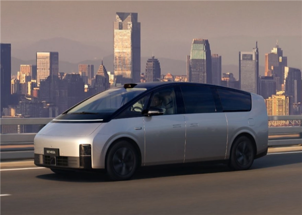 逼理想主动召回一万台MEGA 为什么是小小的冷却液