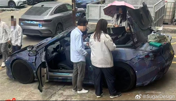 比亚迪再发个性化跑车！双门软顶版敞篷版腾势Z实车首曝