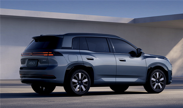 一升油发3.73度电 广汽埃安首款增程i60上市：10.48万起开卷