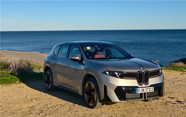 去欧洲试了宝马iX3 真给我开爽了!