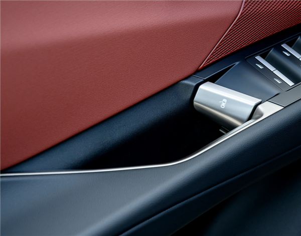 去欧洲试了宝马iX3 真给我开爽了!